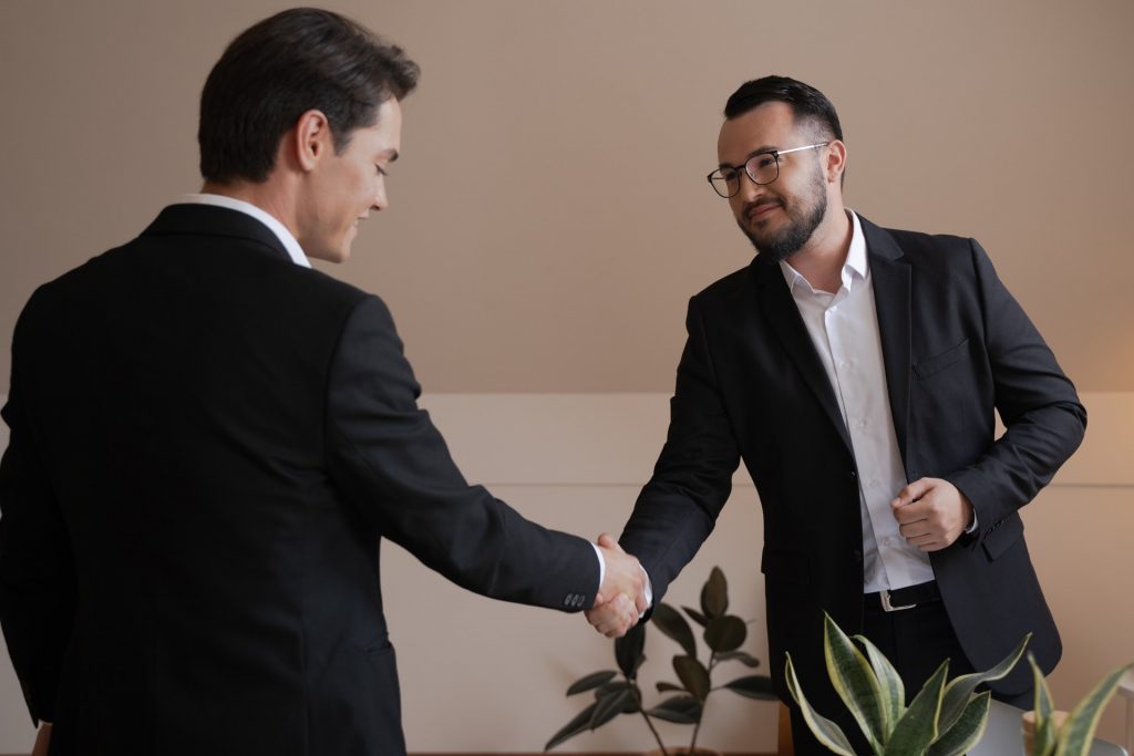 Atendimento imobiliário: 5 dicas para iniciar um atendimento perfeito com seu cliente
