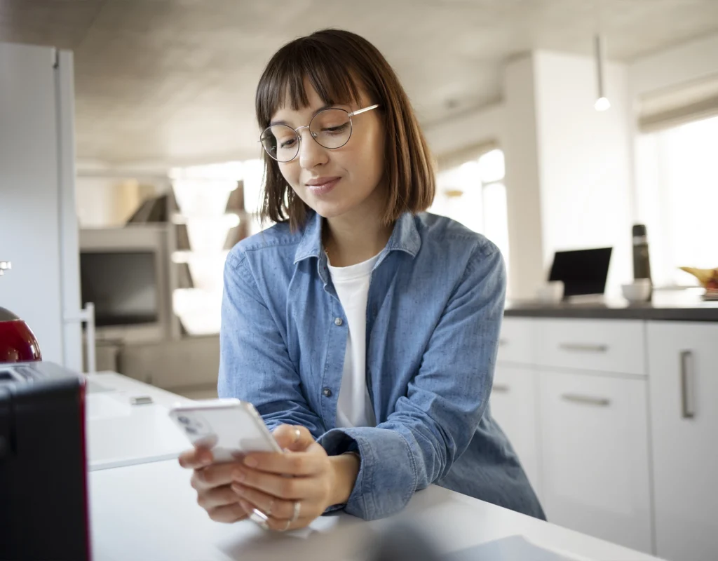 Acompanhamento de leads: Como manter o engajamento e fechar vendas no mercado imobiliário