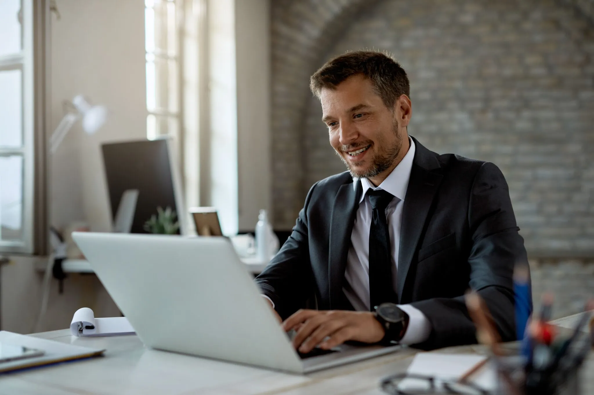 Chatbots e assistentes virtuais para imobiliárias Chatbots e assistentes virtuais para imobiliárias